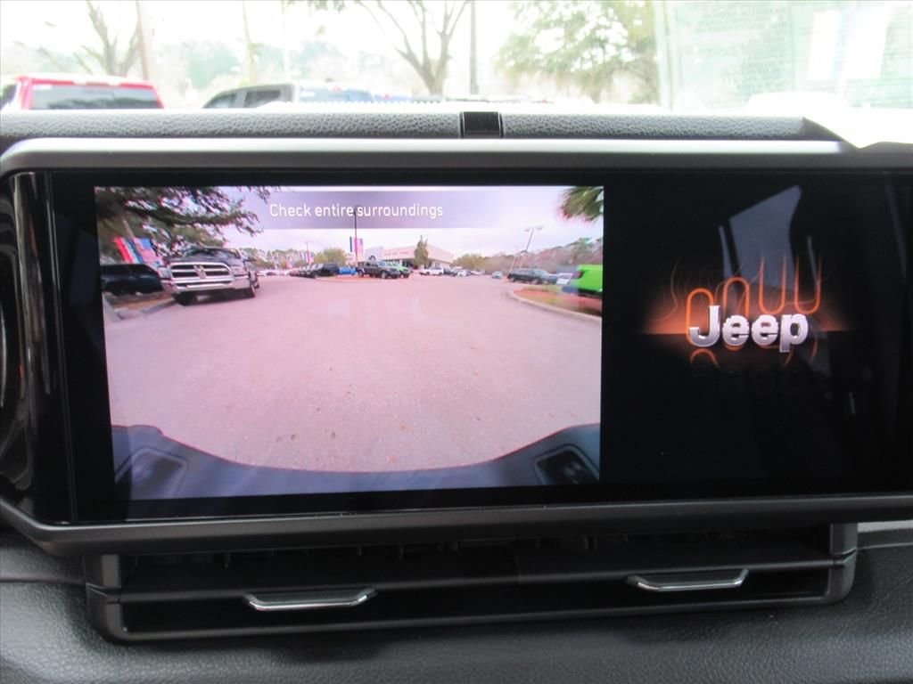 New 2026 Bright White Clear-Coat Exterior Paint Jeep Sport S image 25
