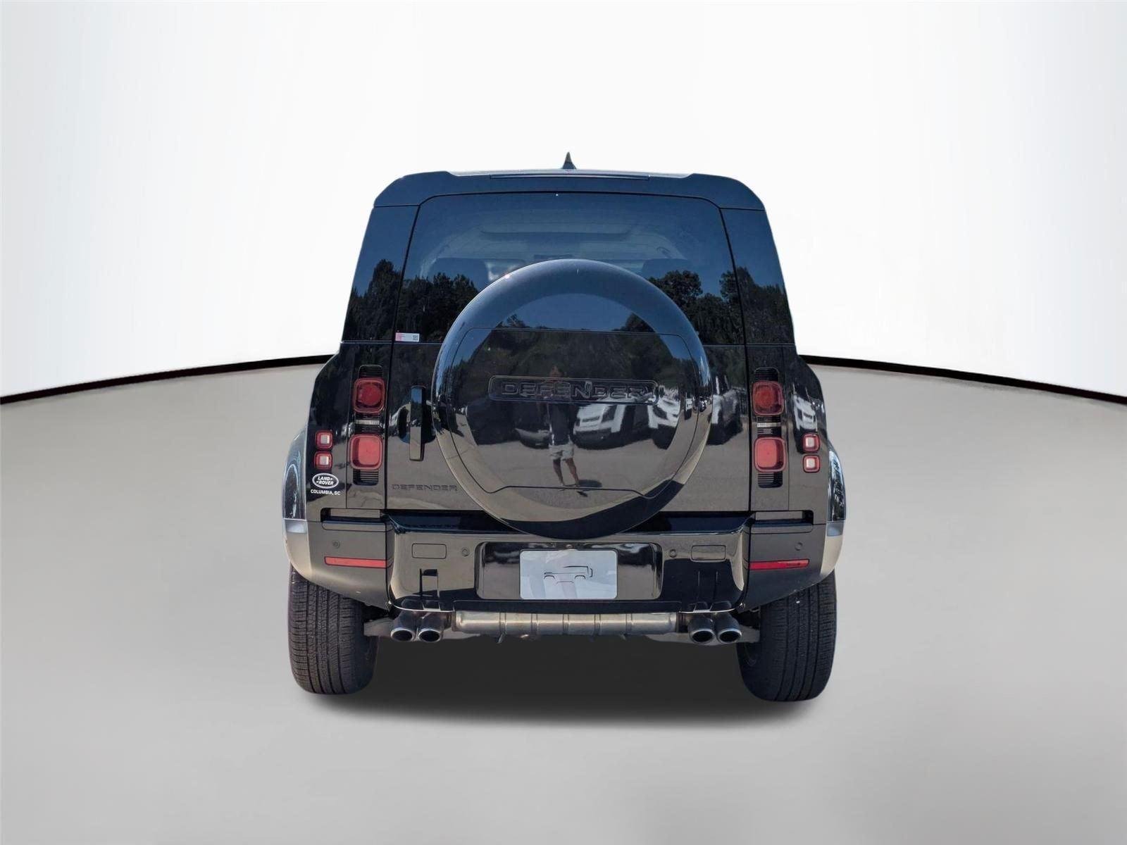 Used 2024 Santorini Black Metallic Land Rover SE image 6