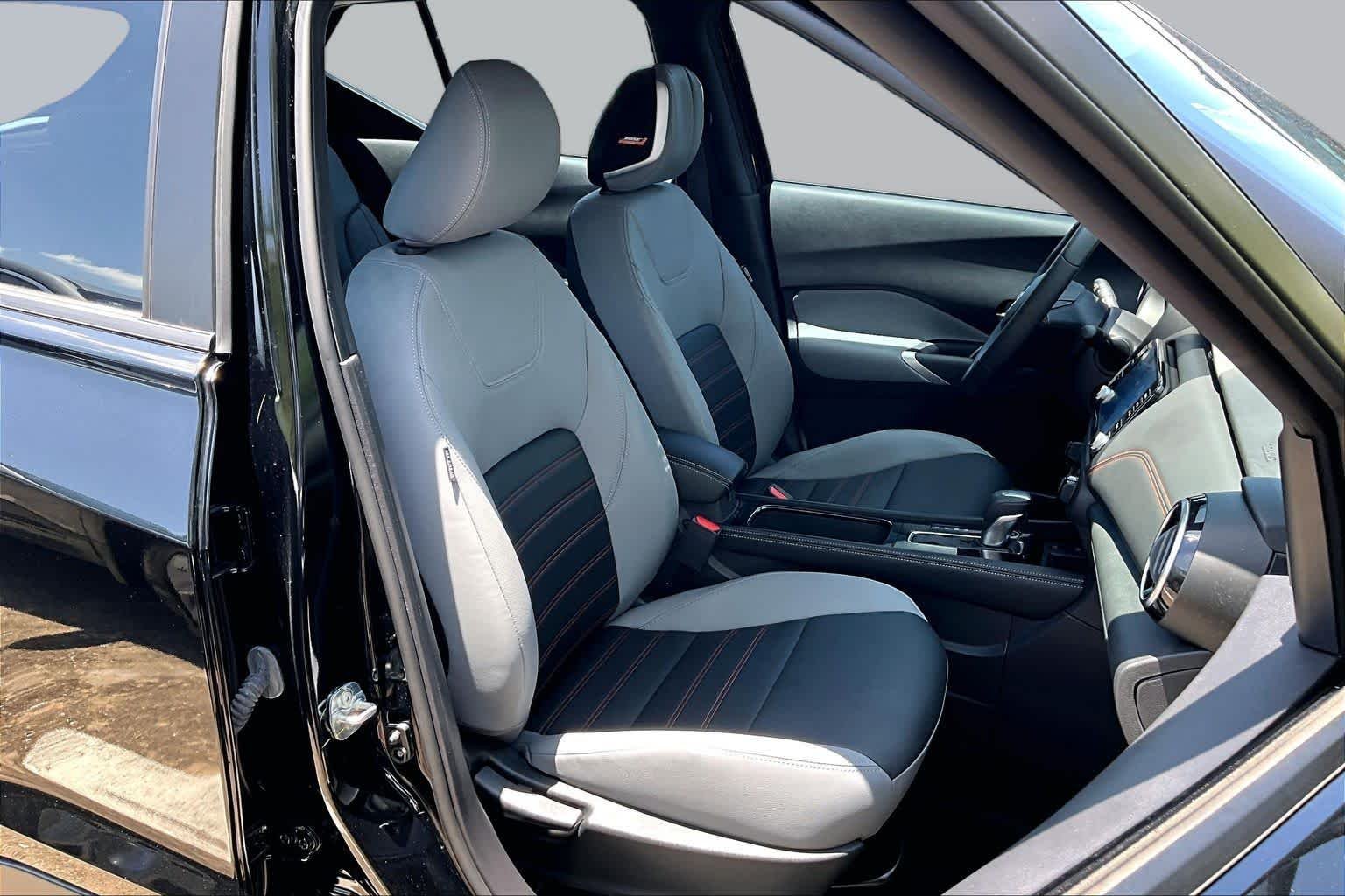 Used 2024 Super Black Nissan SR image 9