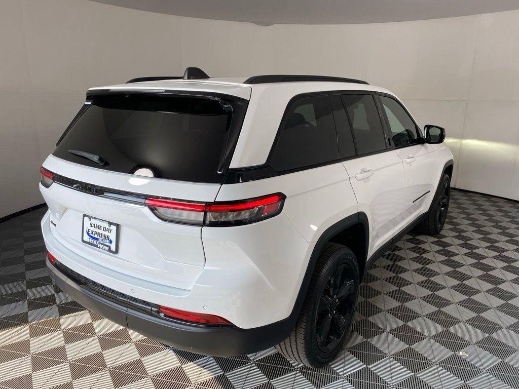 Used 2024 Bright White Clearcoat Jeep Altitude X image 10