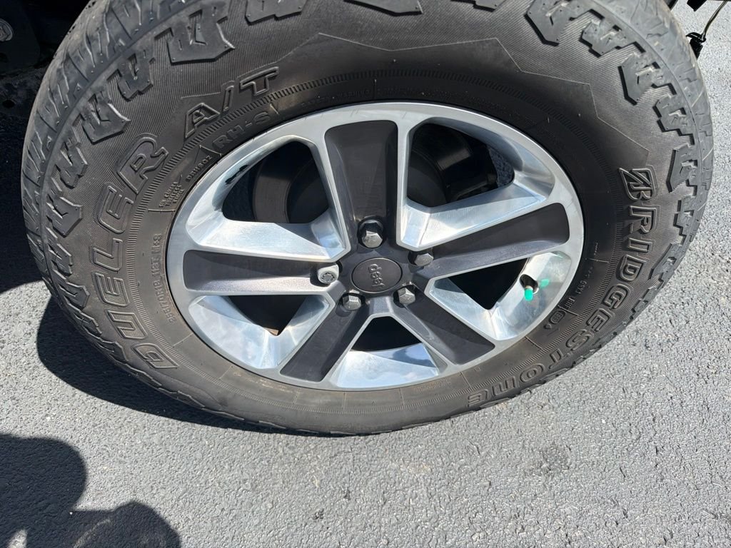 Used 2020 Teal Jeep Unlimited Sport S image 11