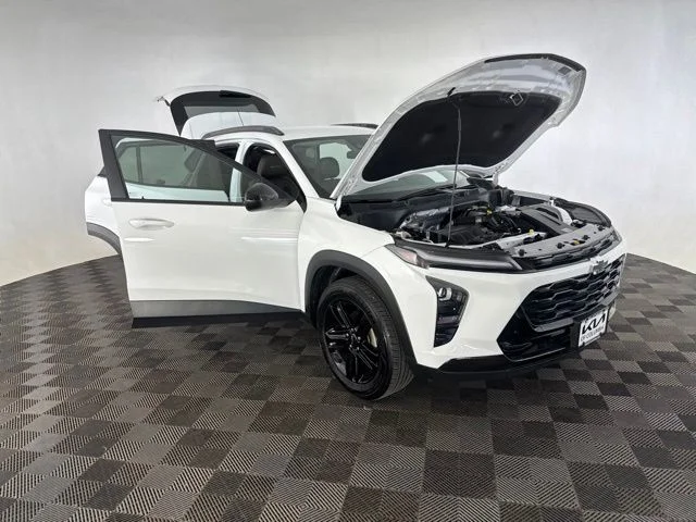 Used 2025 White Chevrolet ACTIV image 14