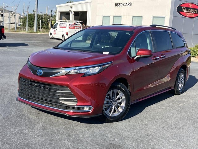2023 Toyota Sienna XLE 8-Passenger
