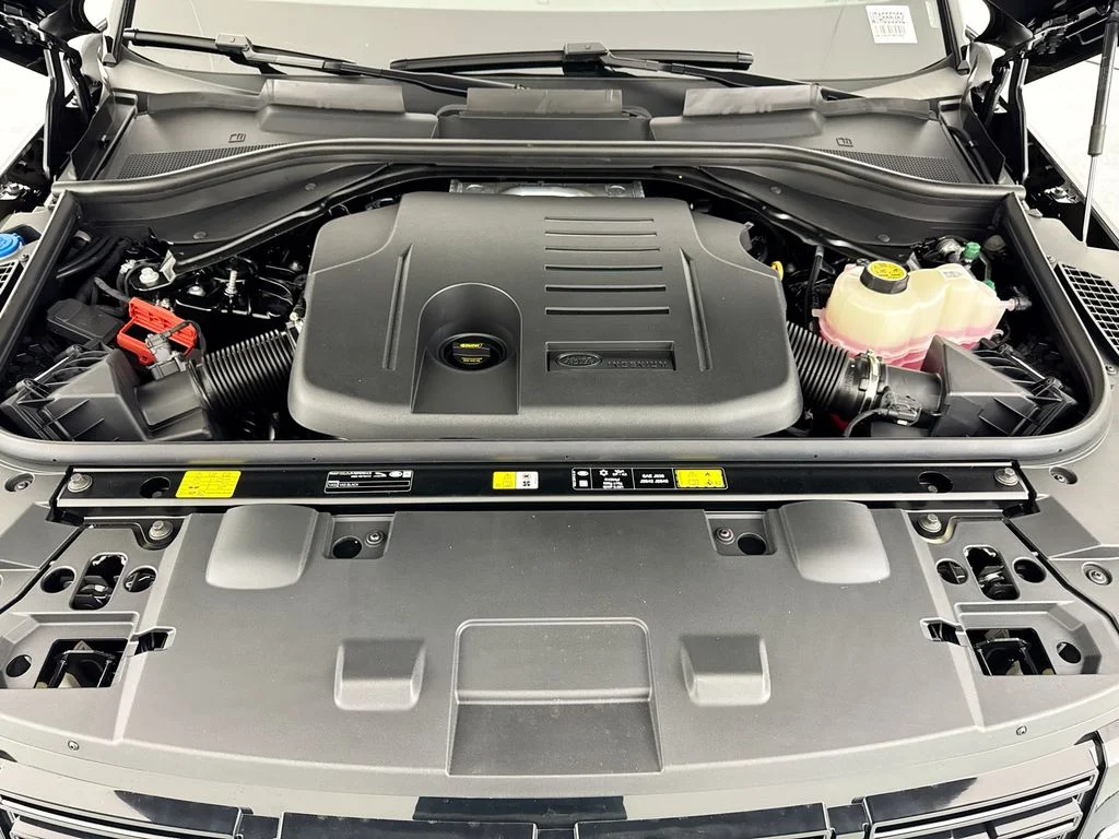 New 2026 Santorini Black Land Rover SE image 31