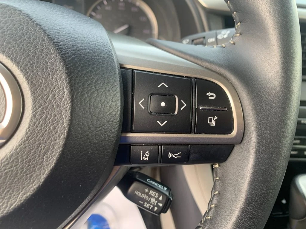 Used 2017 White Lexus 350 image 28