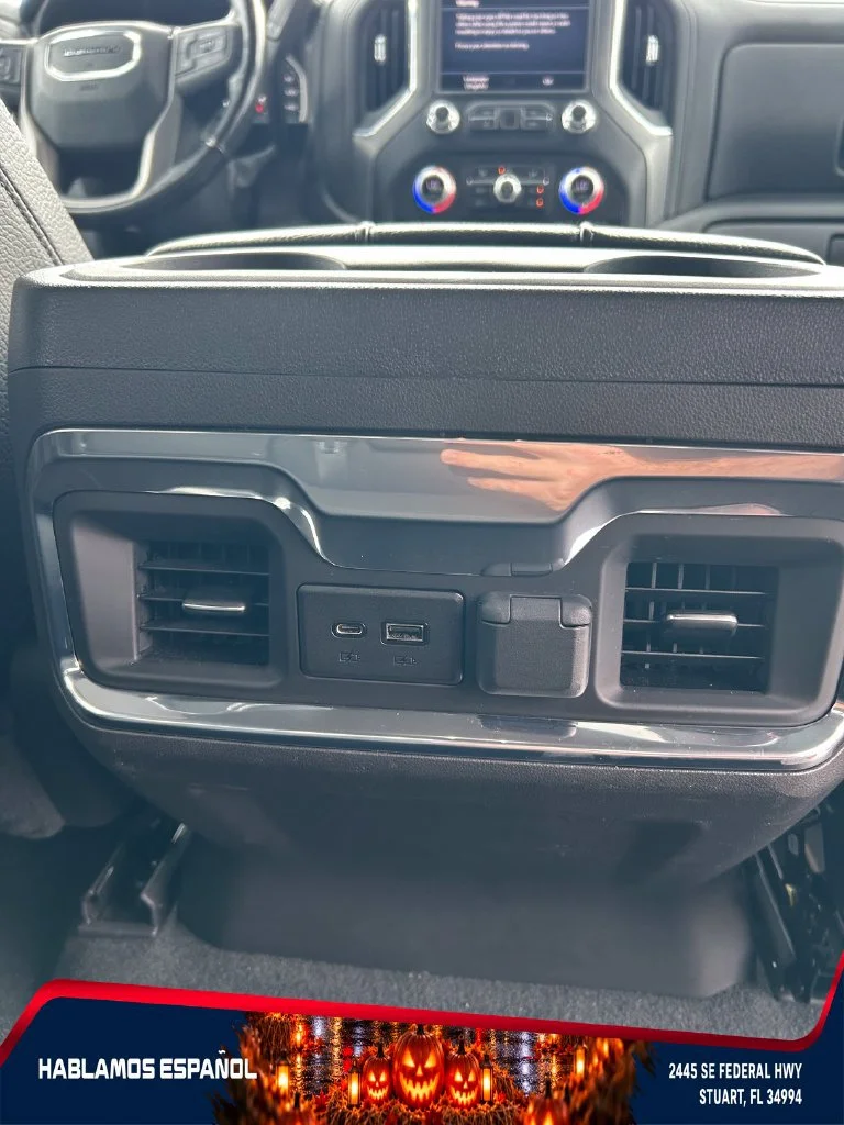 Used 2021 WHITE FROST TRICOAT GMC Denali image 28