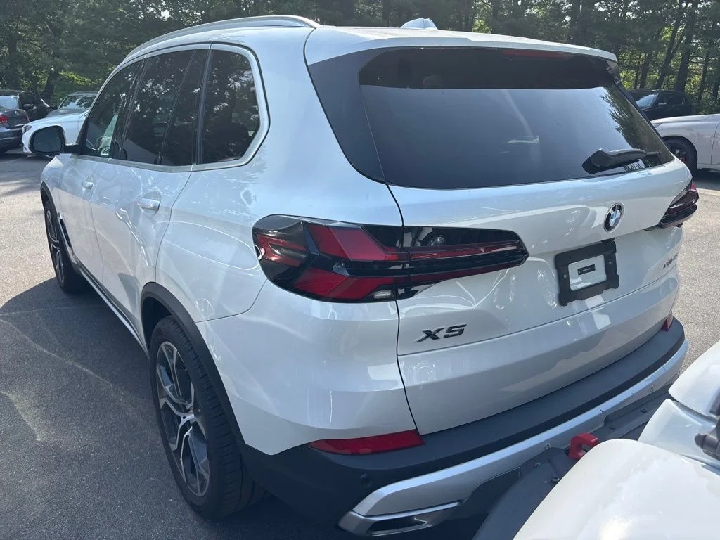 Certified Used 2026 Mineral White Metallic BMW xDrive40i image 6