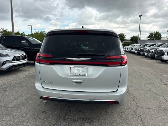 Used 2024 Silver Chrysler Touring L image 4