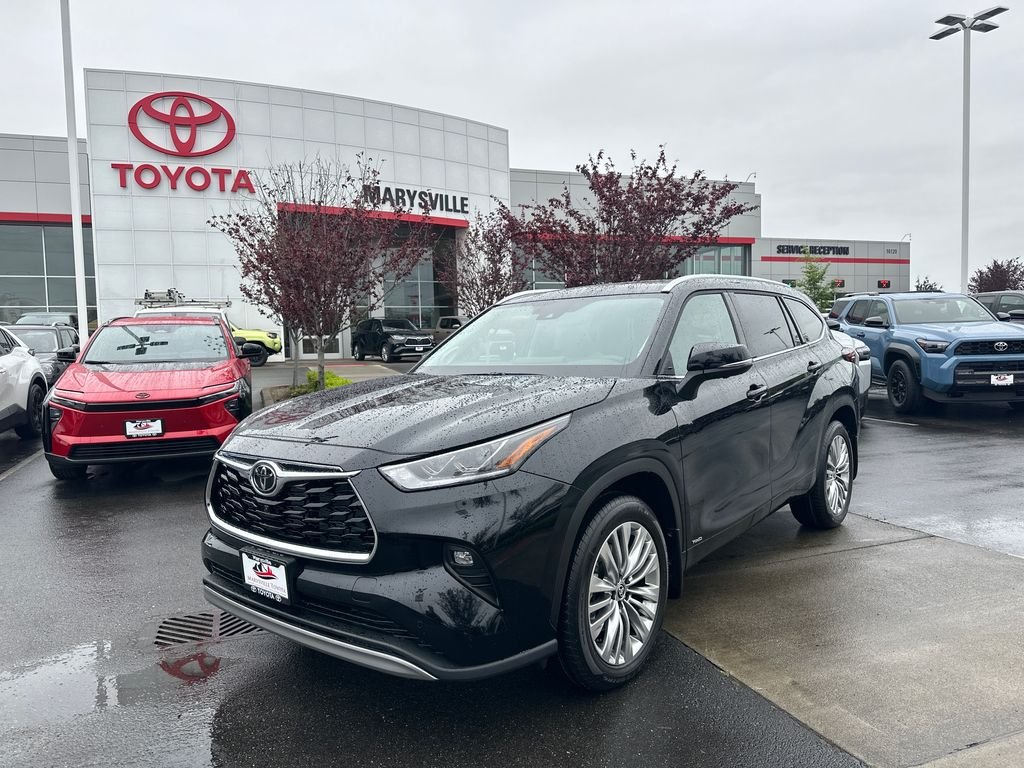 2026 Toyota Highlander Hybrid Platinum AWD's photo