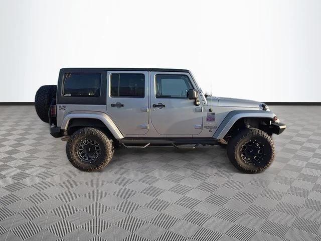 Used 2015 Silver Jeep Unlimited Sahara image 7