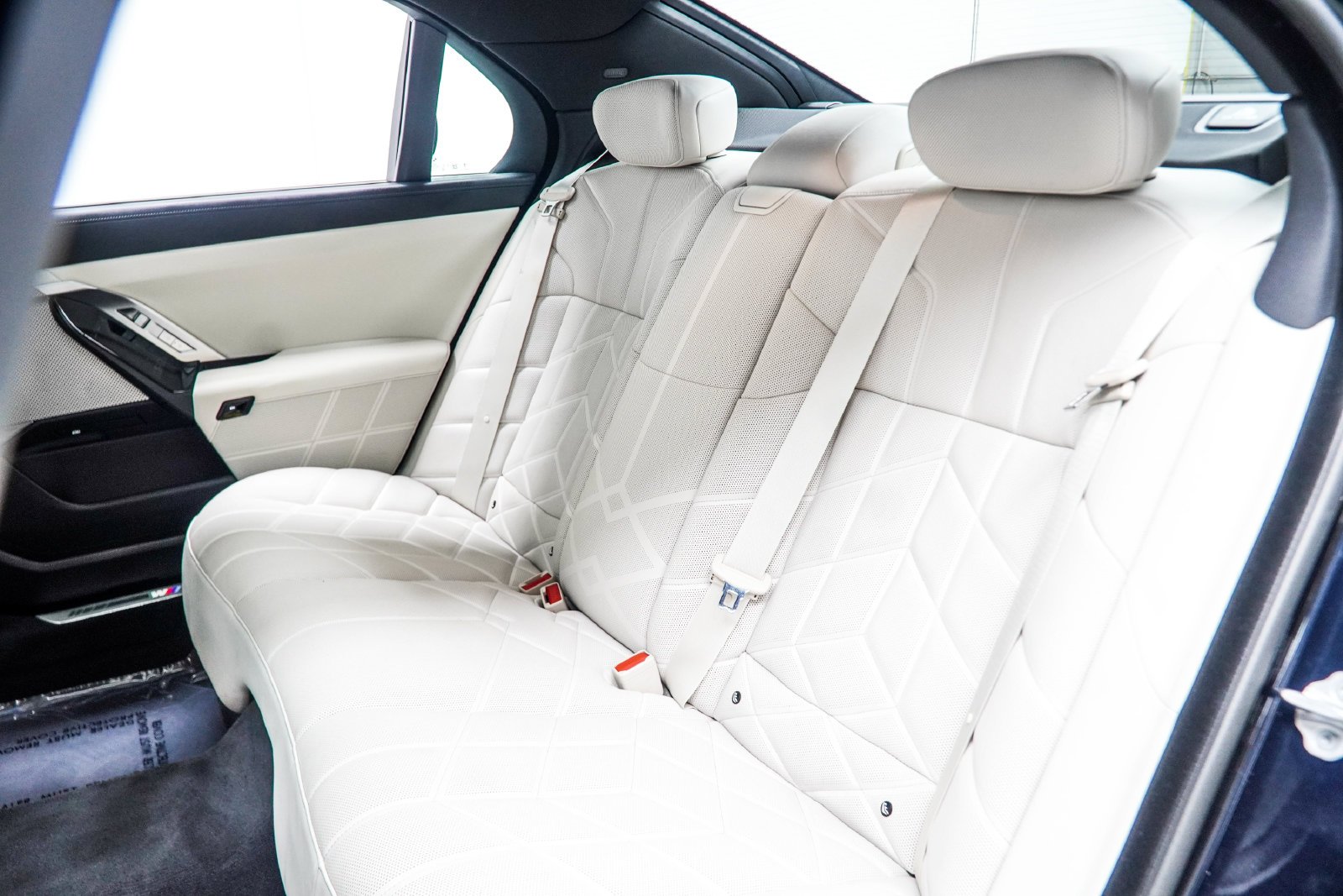 Used 2024 Black BMW 750e xDrive image 45