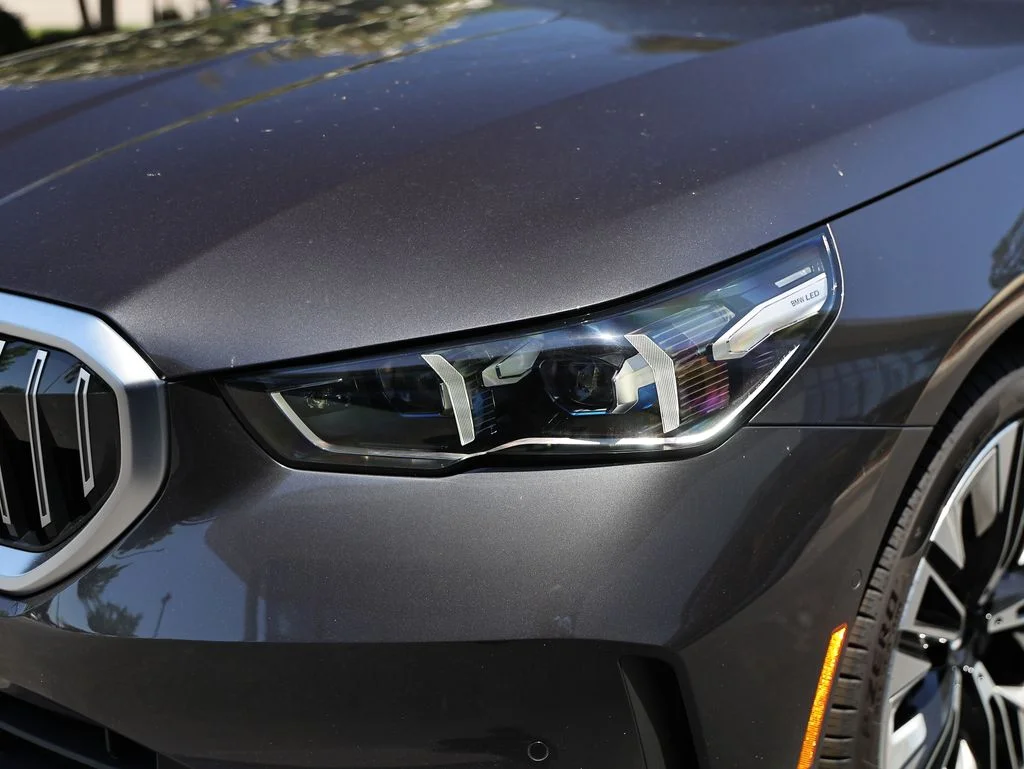 New 2027 Dark Graphite Metallic BMW 530i image 11