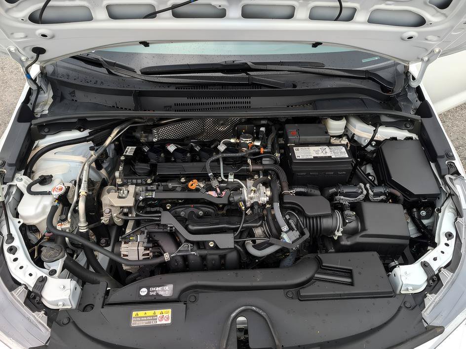 Used 2024 Ice Toyota LE image 28