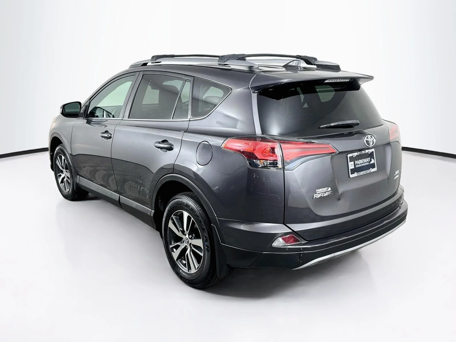 Used 2017 Gray Toyota XLE image 4
