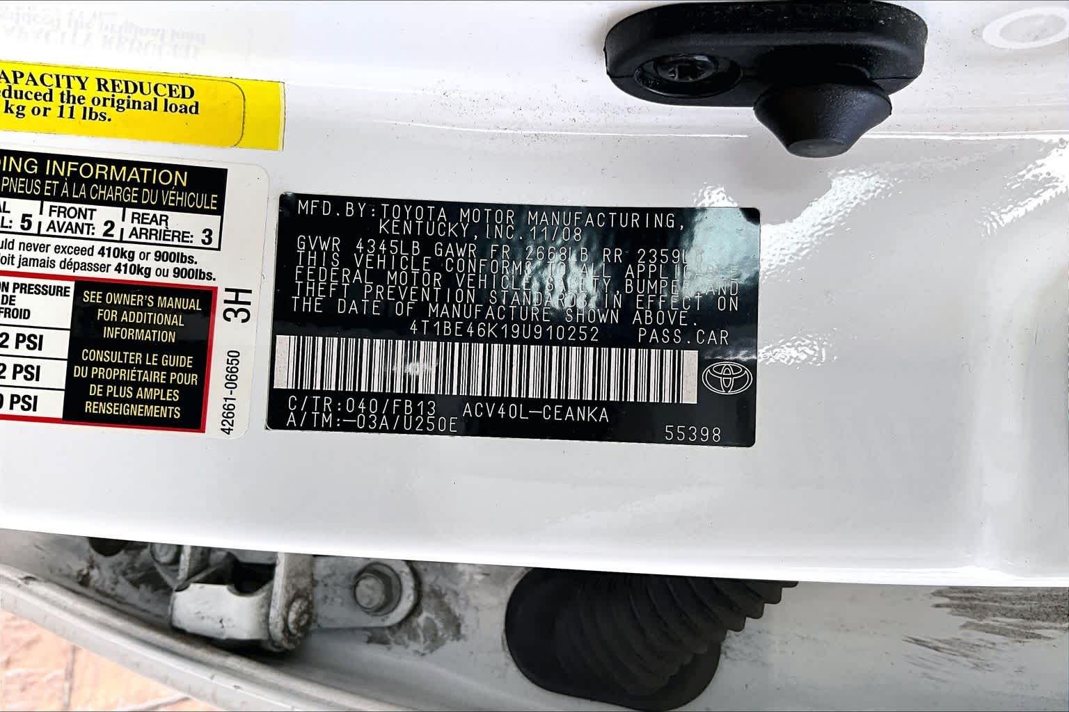 Used 2009 Super White Toyota  image 30