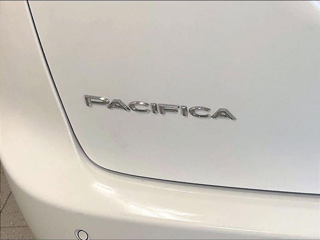Used 2023 White Chrysler Touring L image 28