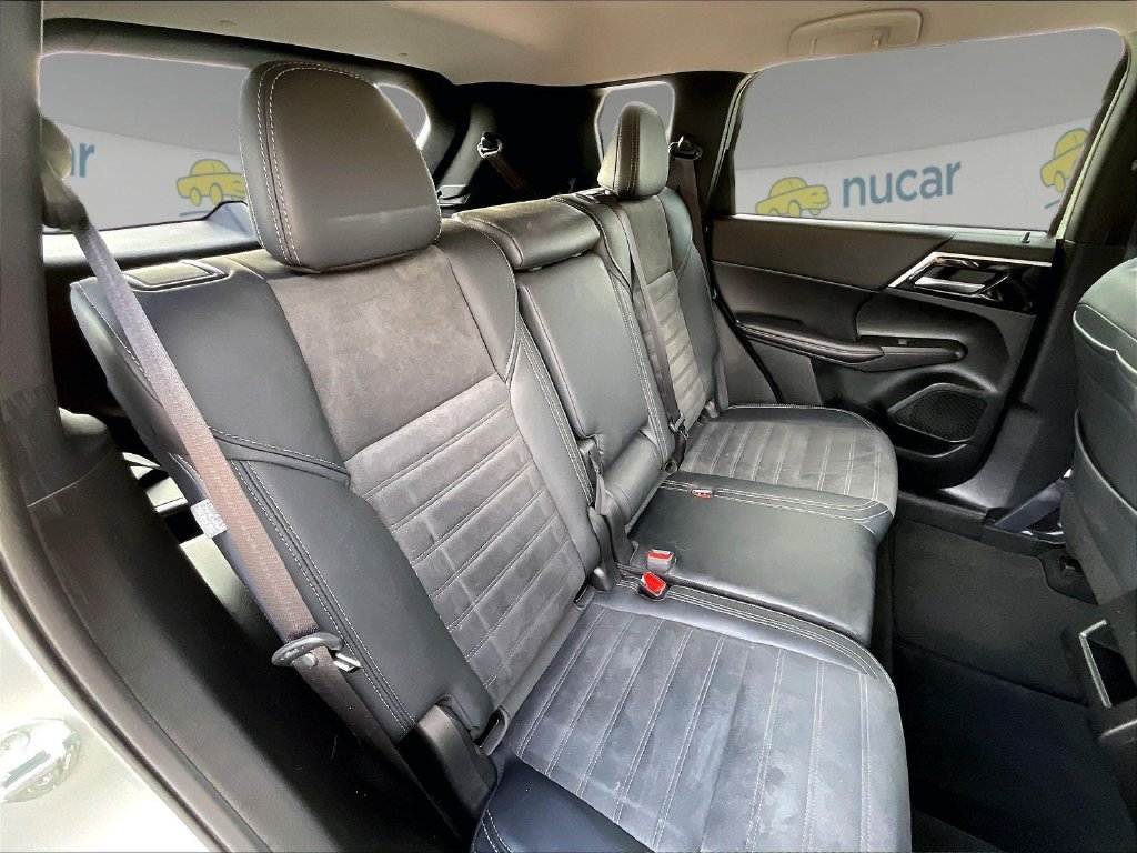 Used 2024 Silver Mitsubishi SE image 15