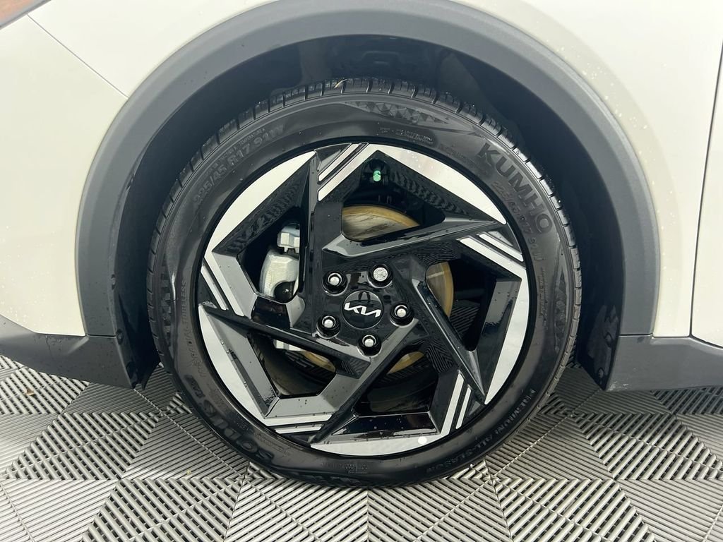 New 2026 Snow White Pearl Kia EX image 13