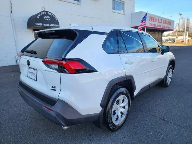 2023 Toyota RAV4 LE - Photo 7