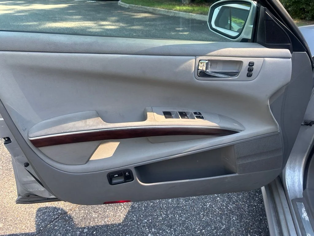 Used 2007 Silver Nissan 3.5 SL image 23