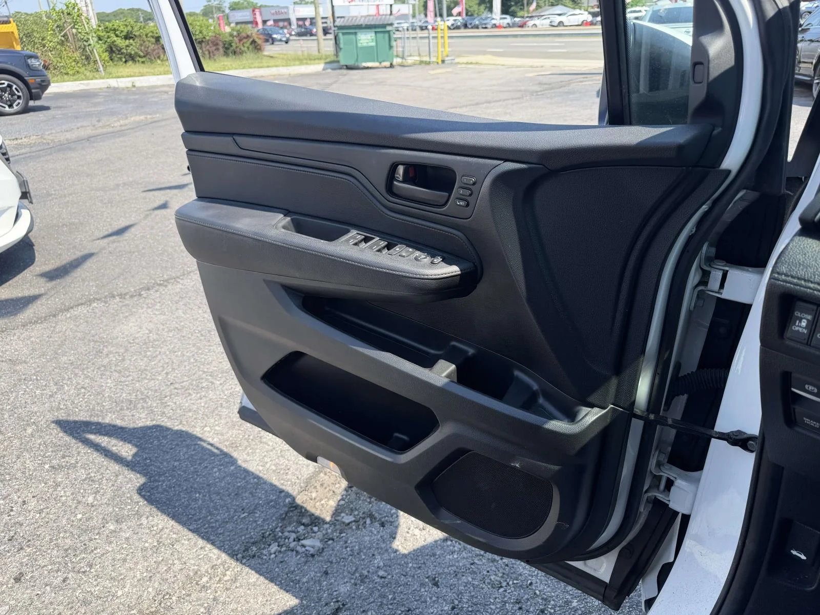Used 2023 White Honda EX-L image 21