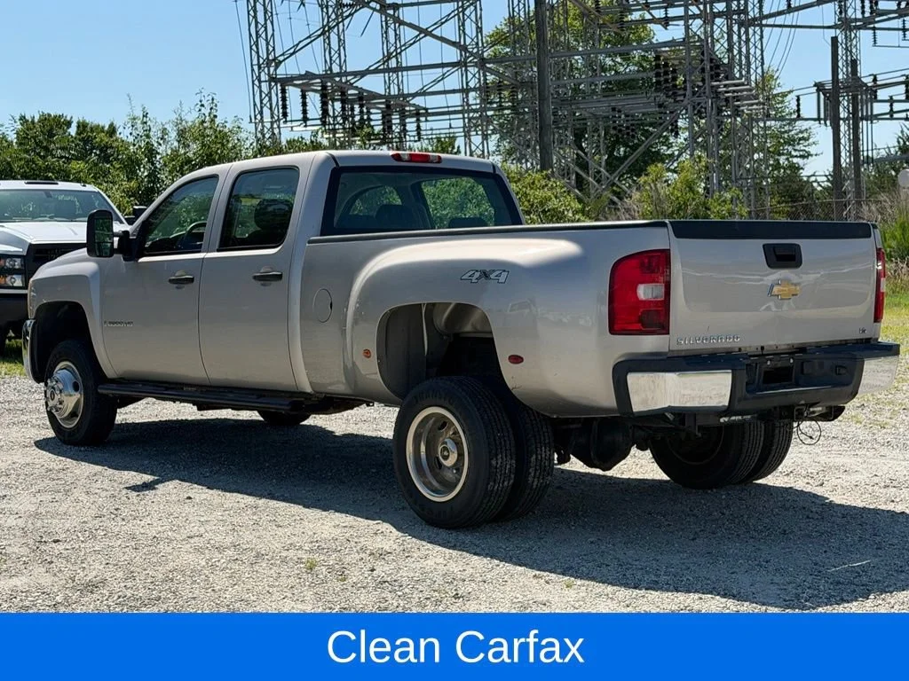 Used 2008 SILVER BIRCH METALLIC Chevrolet DRW Work Truck image 8