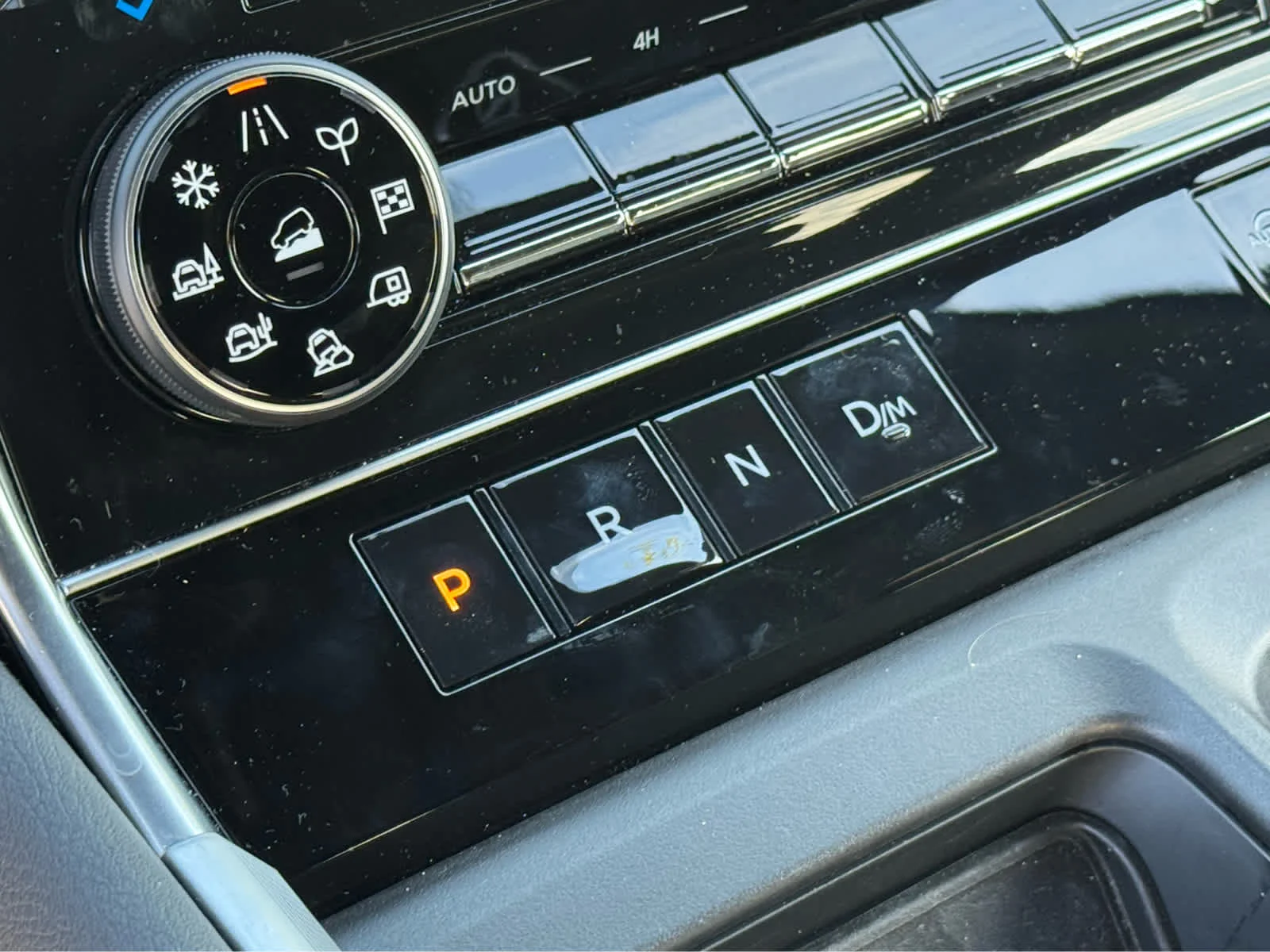 Used 2025 Aspen White Tricoat Nissan SL image 17