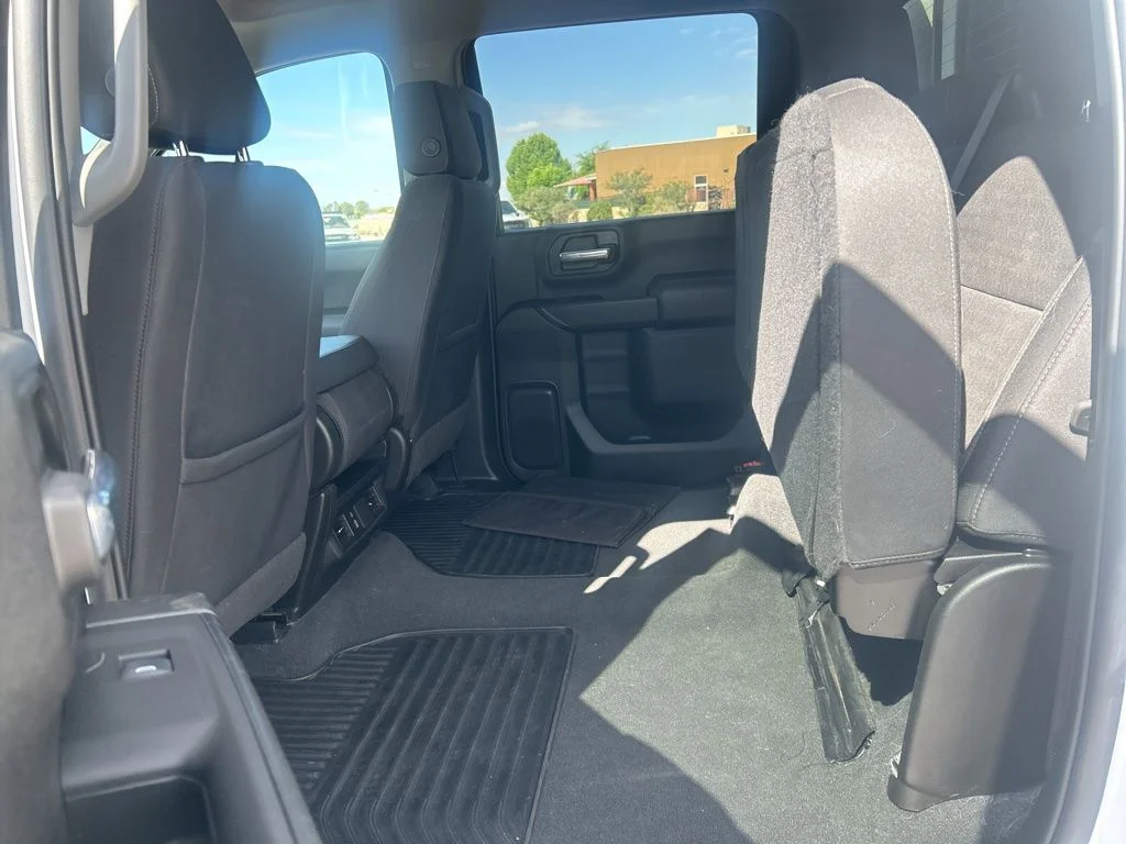 Used 2025 White Chevrolet Custom image 21