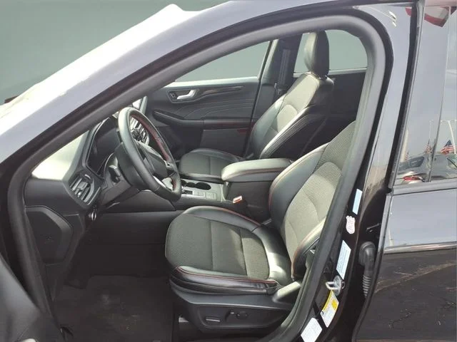 2025 Ford Escape ST-Line - Photo 25