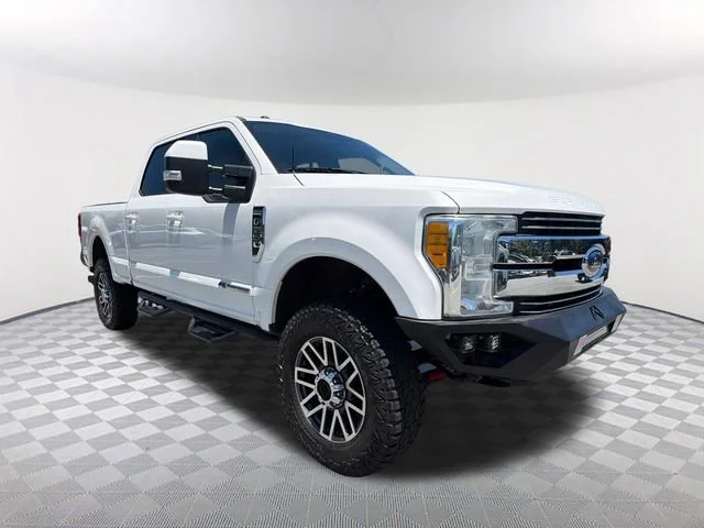 Used 2017  Ford Lariat image 3