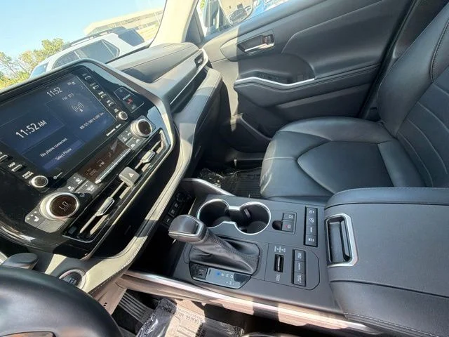 Used 2021  Toyota XLE image 28