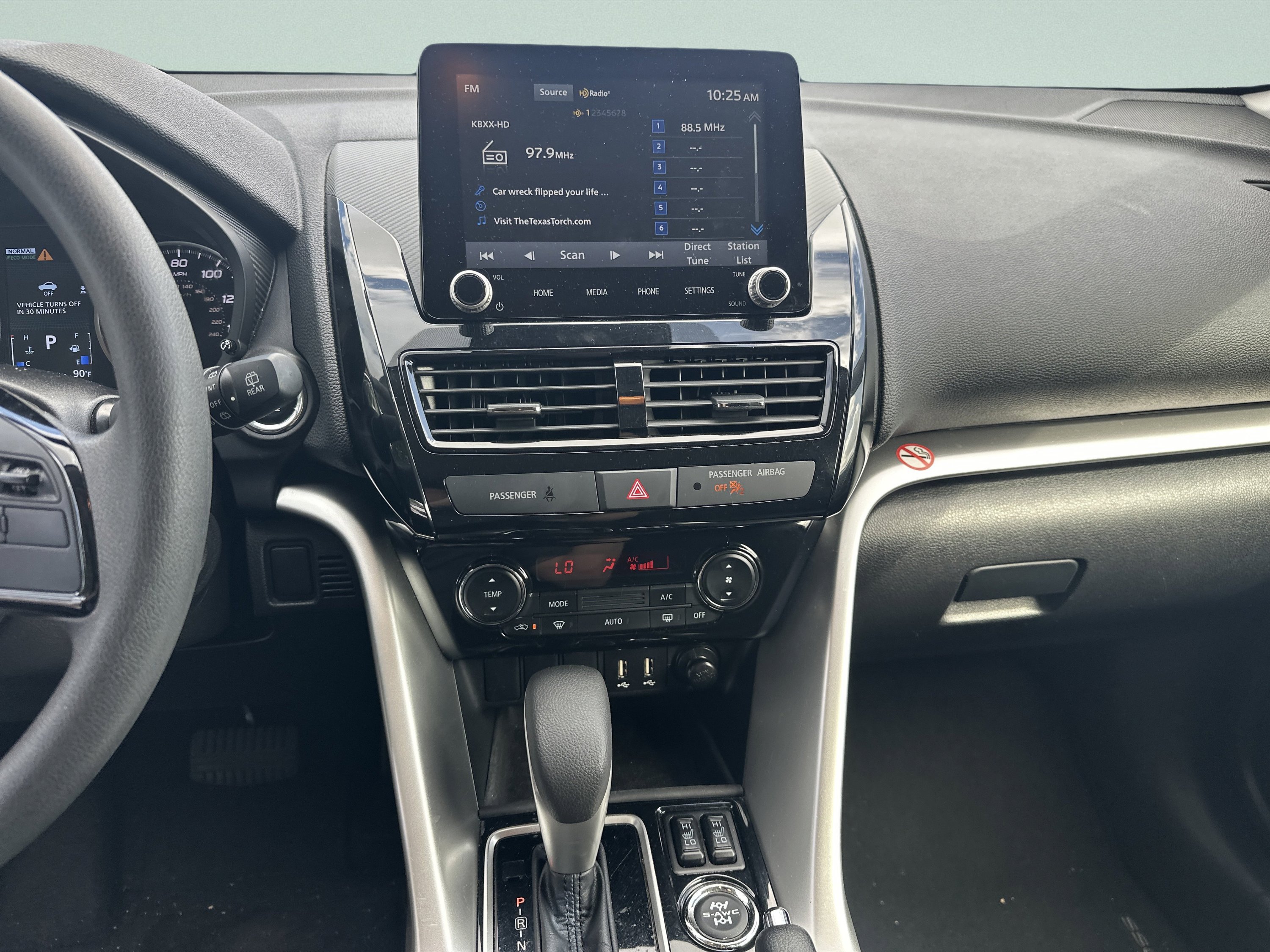 Used 2025 Silver Mitsubishi LE image 16