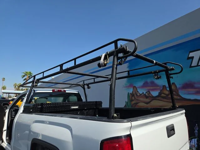 Used 2018 White GMC Base image 30
