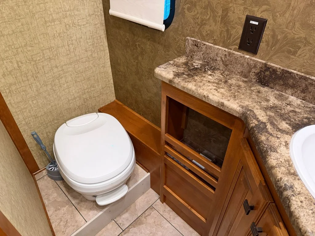 Used 2014  Tiffin  image 75