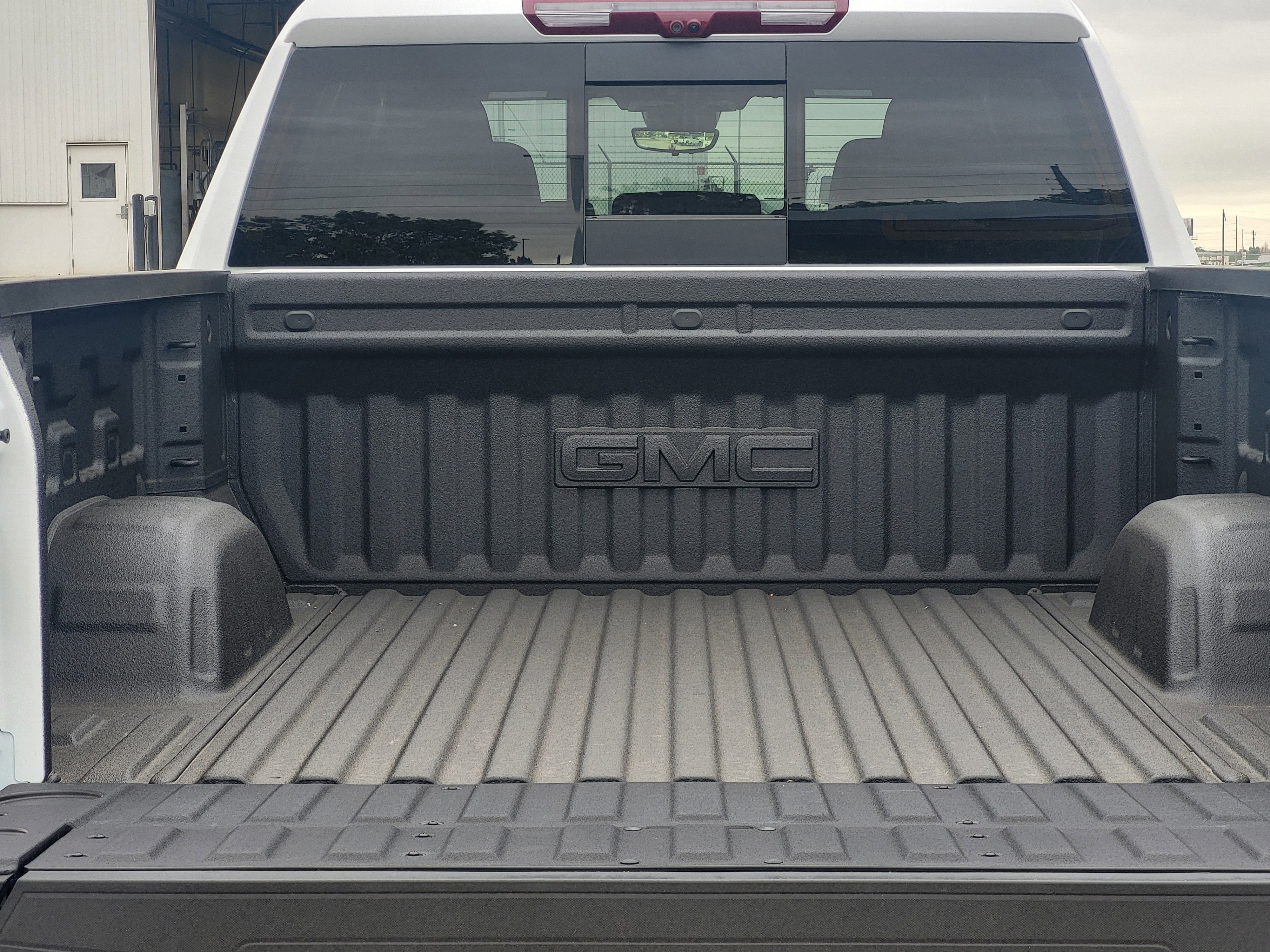 New 2026 Summit White GMC AT4 image 25