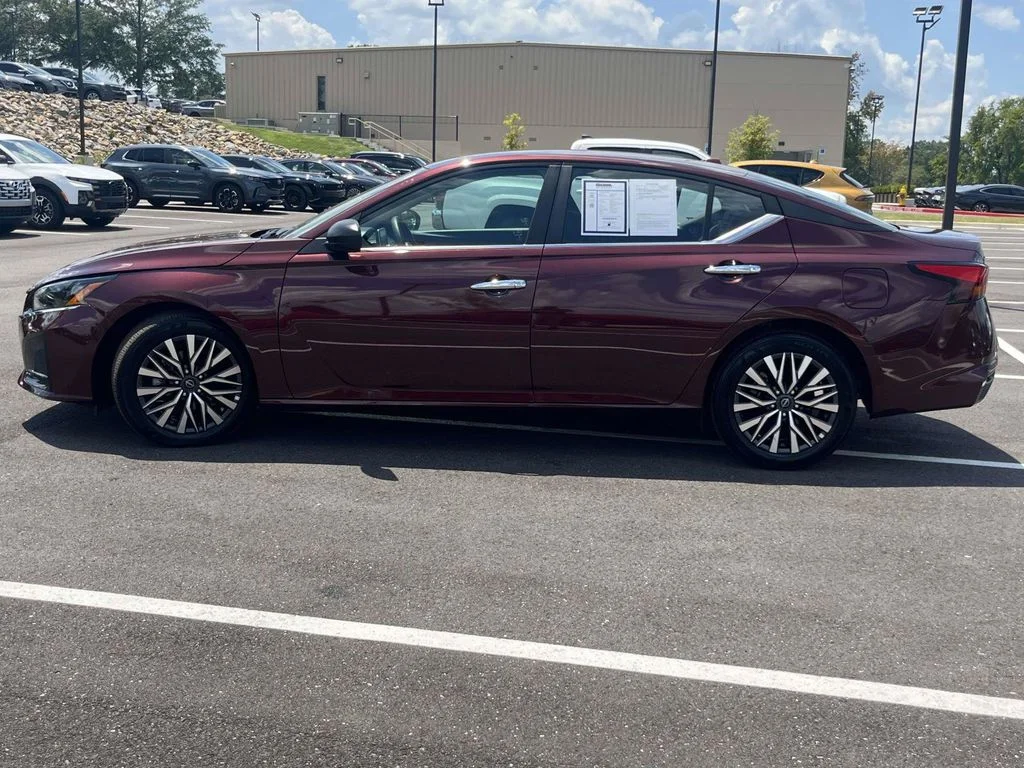 Used 2025 Red Nissan 2.5 SV image 6