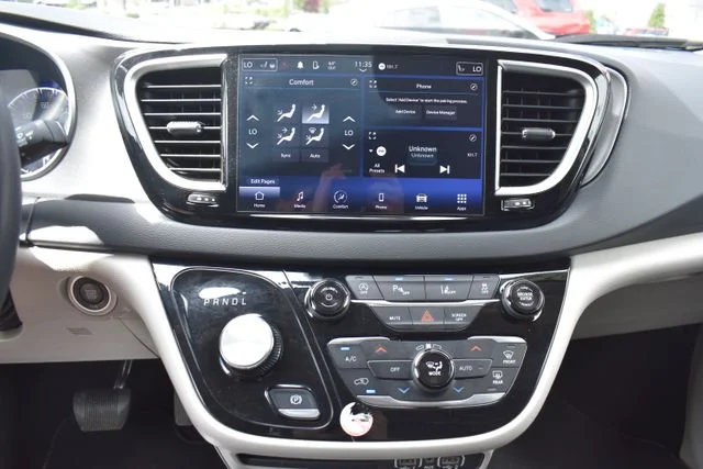 Used 2024 Silver Chrysler Touring L image 29