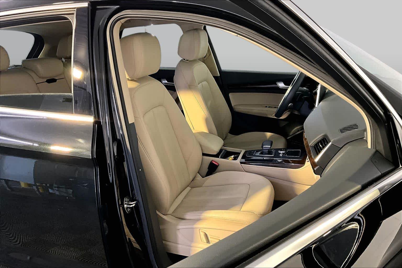Used 2020 Mythos Black Metallic Audi Premium Plus image 8