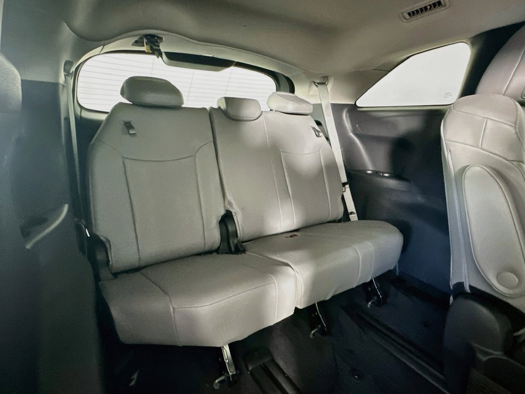 Used 2025  Toyota XLE AWD image 26