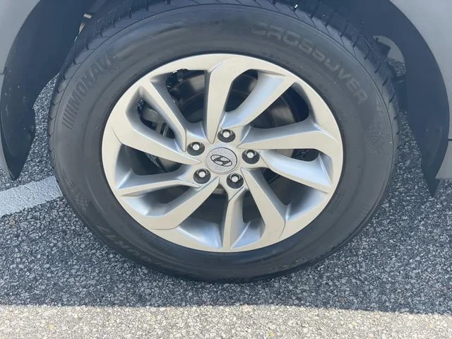 Used 2018 Silver Hyundai SEL image 7