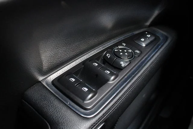 Used 2017 Black Lincoln Select image 6