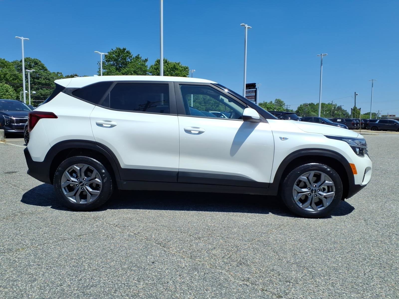 Certified Used 2024 Snow White Pearl Kia LX image 25