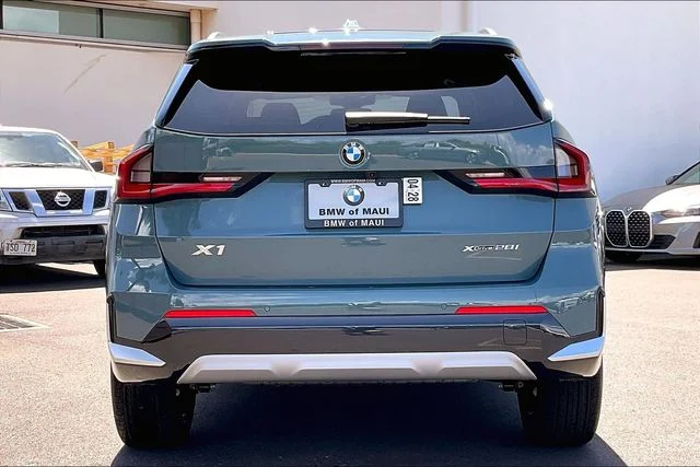 New 2026 Cape York Green Metallic BMW xDrive28i image 4