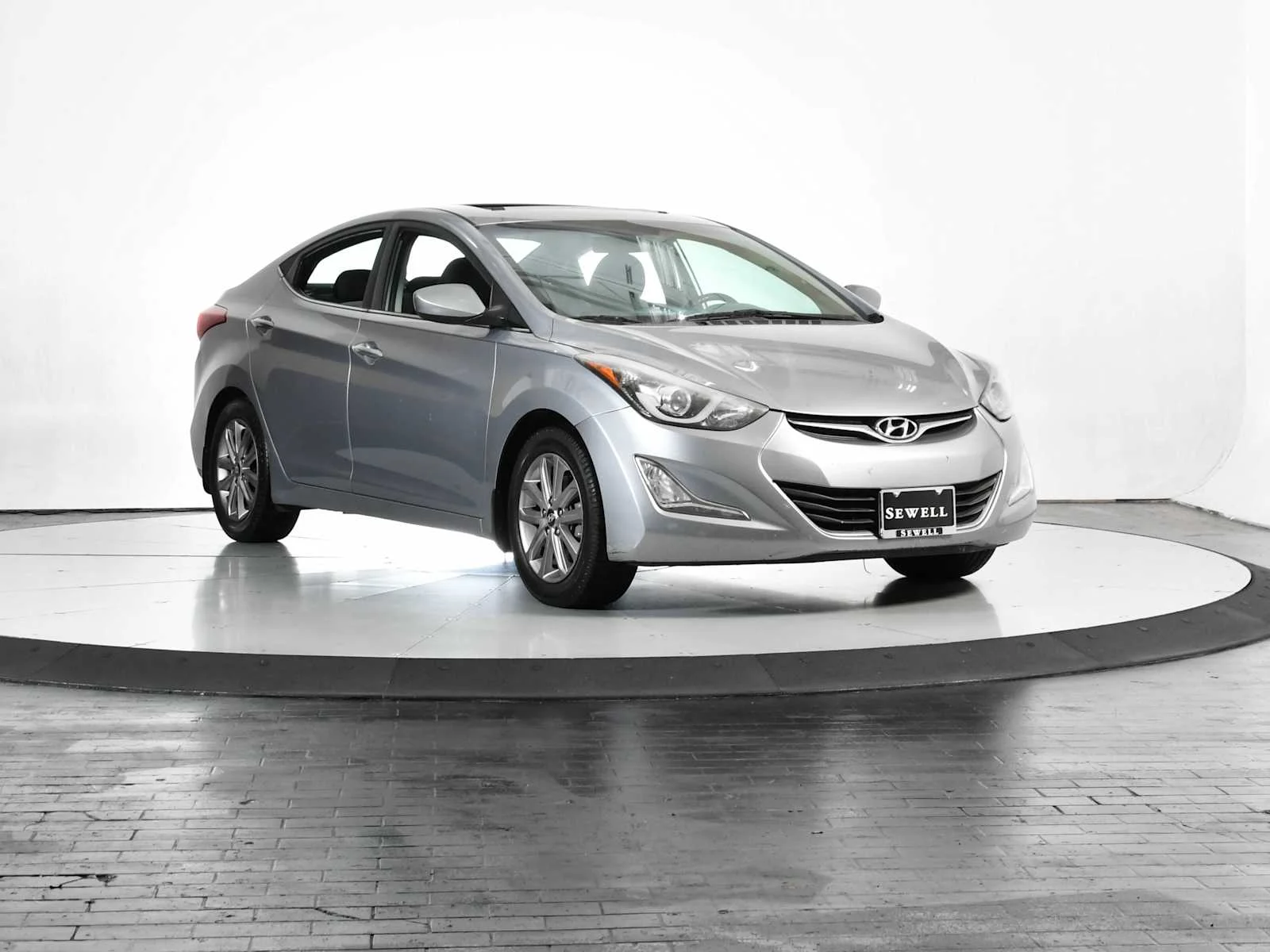 Used 2015 Shale Gray Metallic Hyundai SE image 8