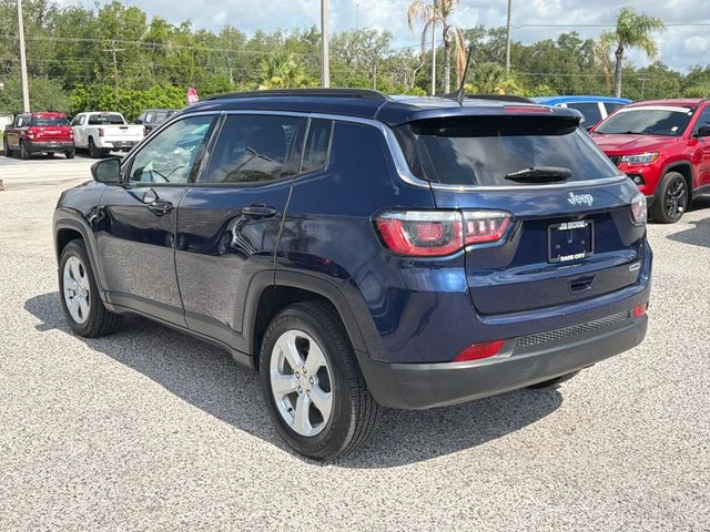 Used 2019 Blue Jeep Latitude image 9