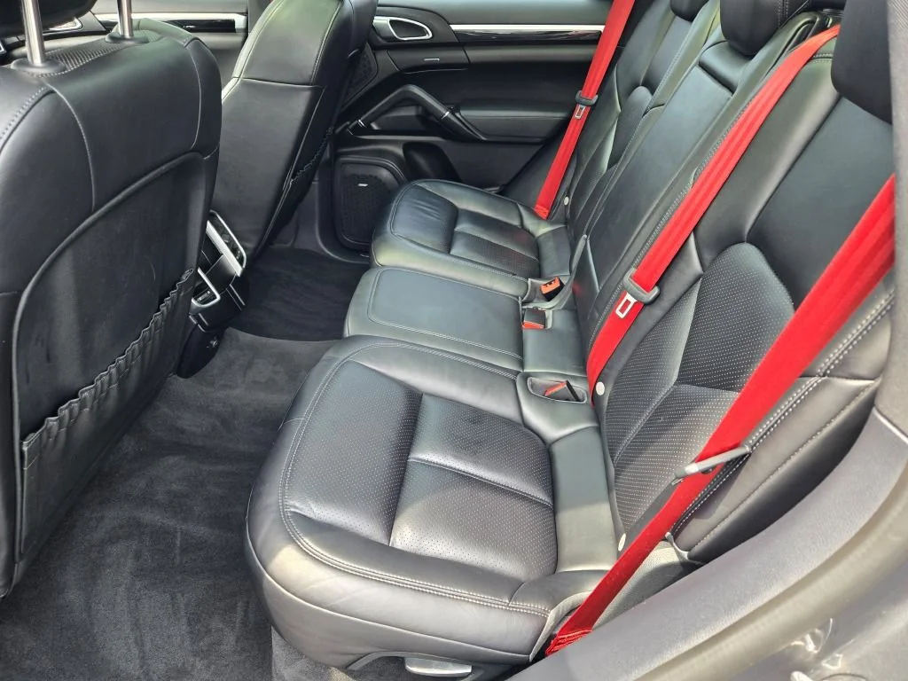 Used 2017  Porsche S image 19