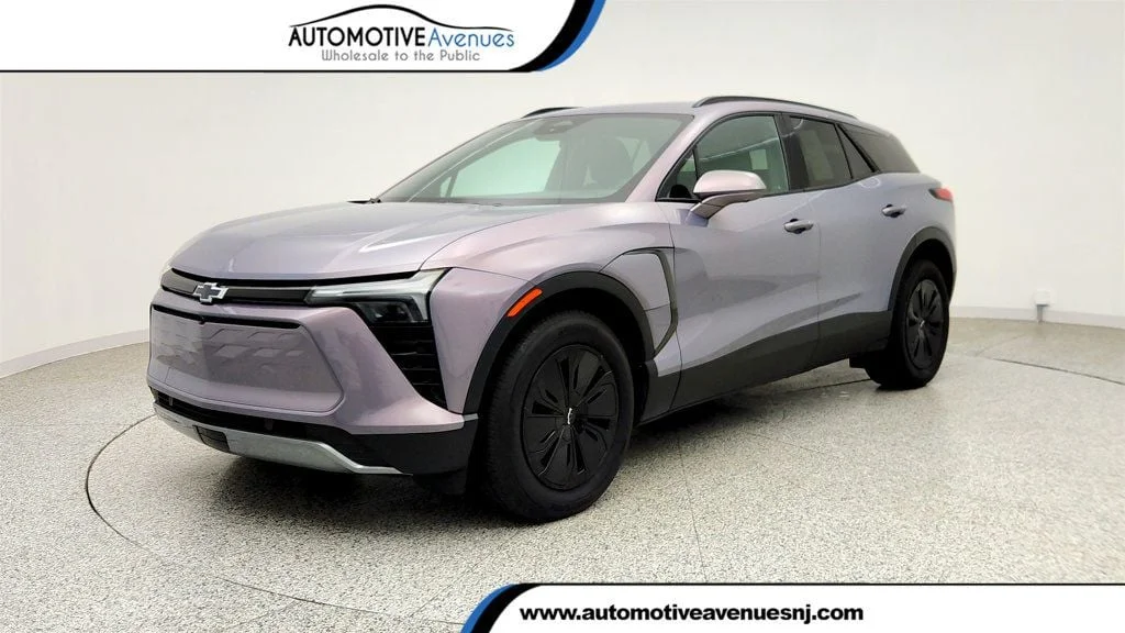 Used 2025 Galaxy Gray Metallic Chevrolet FWD 4dr LT Midnight/Sport Edition image 1