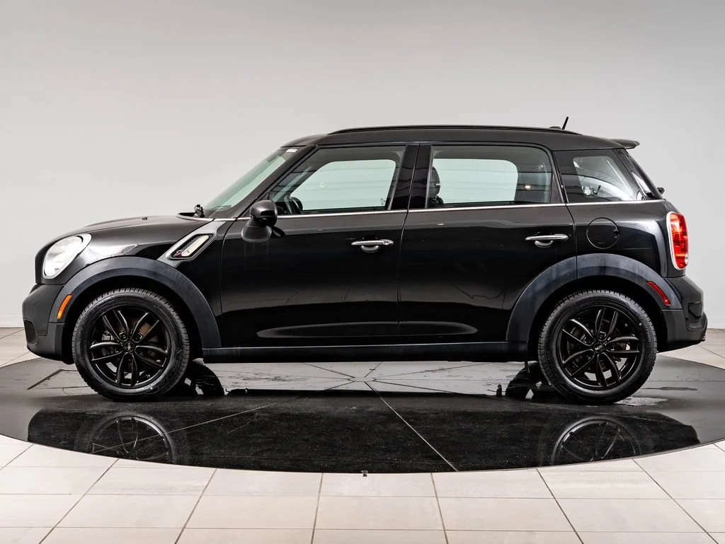 Used 2016 Absolute Black Metallic MINI  image 5