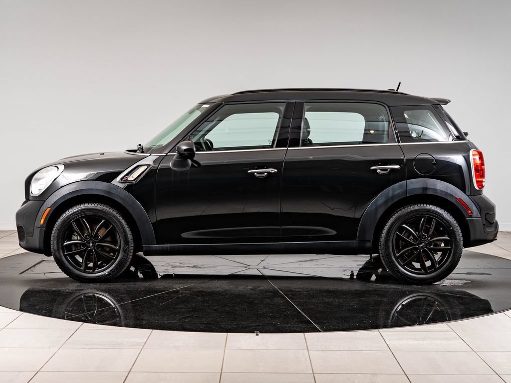 Used 2016 Absolute Black Metallic MINI  image 5