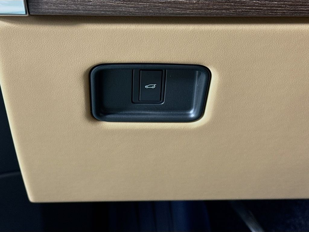 New 2026 Santorini Black Land Rover SE image 11